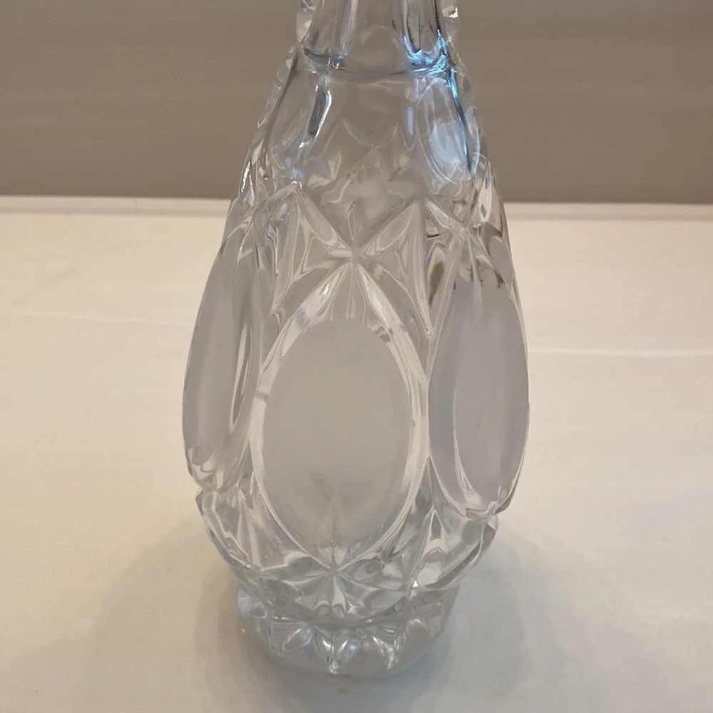 Gorgeous Crystal frosted wine decanter.‎ 15 1/2 in tall. Very heavy